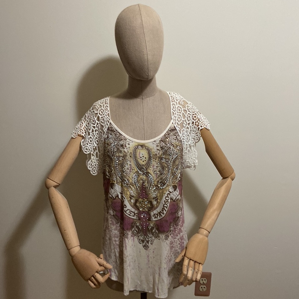 Harley~Davidson Woman’s Cream medium sequin and lace sleeve top.  D20